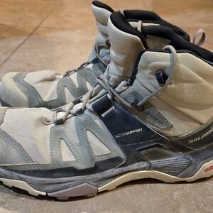 Salomon Women's Hiking Boots! Comfortable and durable. Goretex/waterproof!